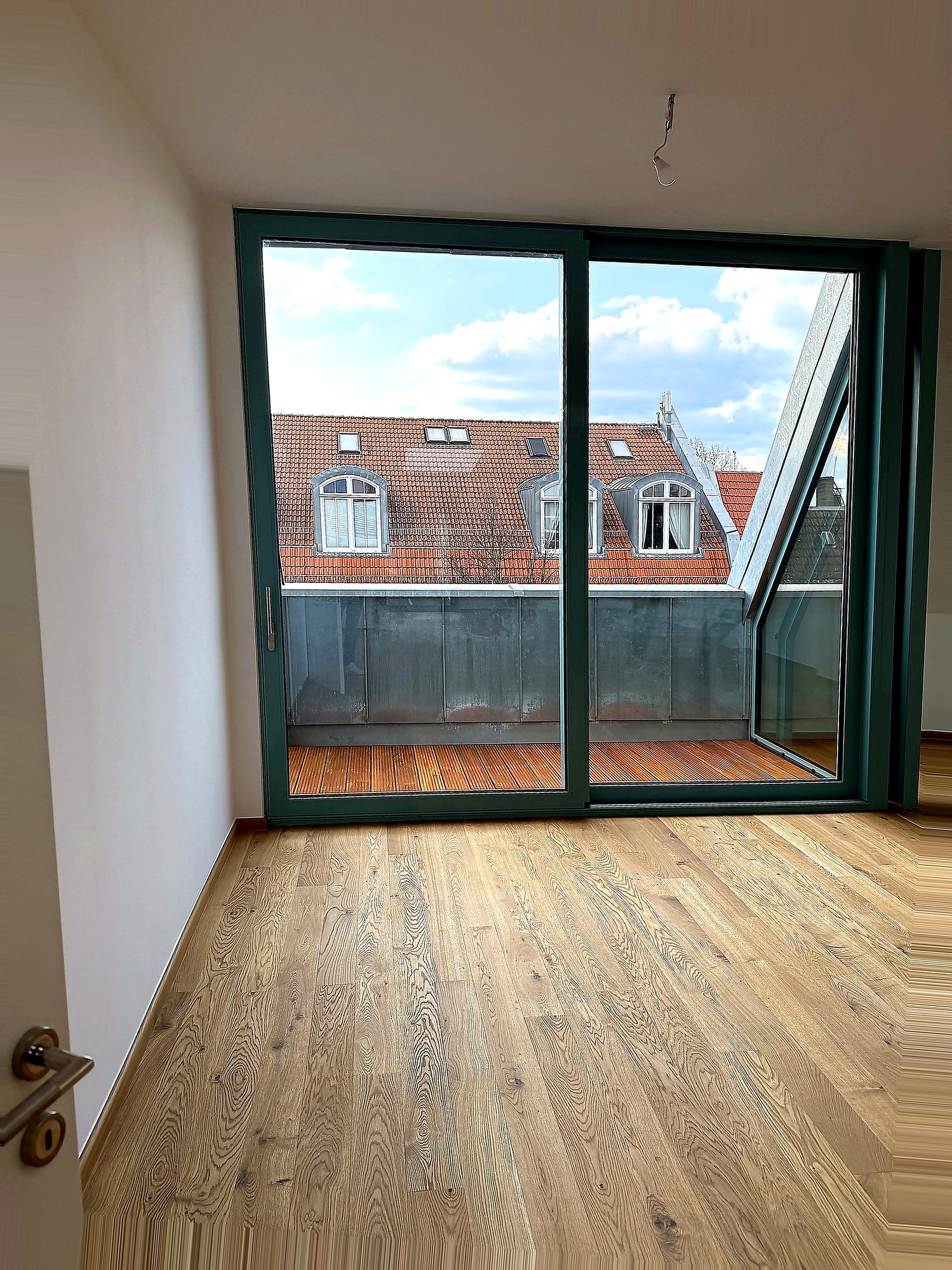 Schlafzimmer mit Zugang zur Terrasse